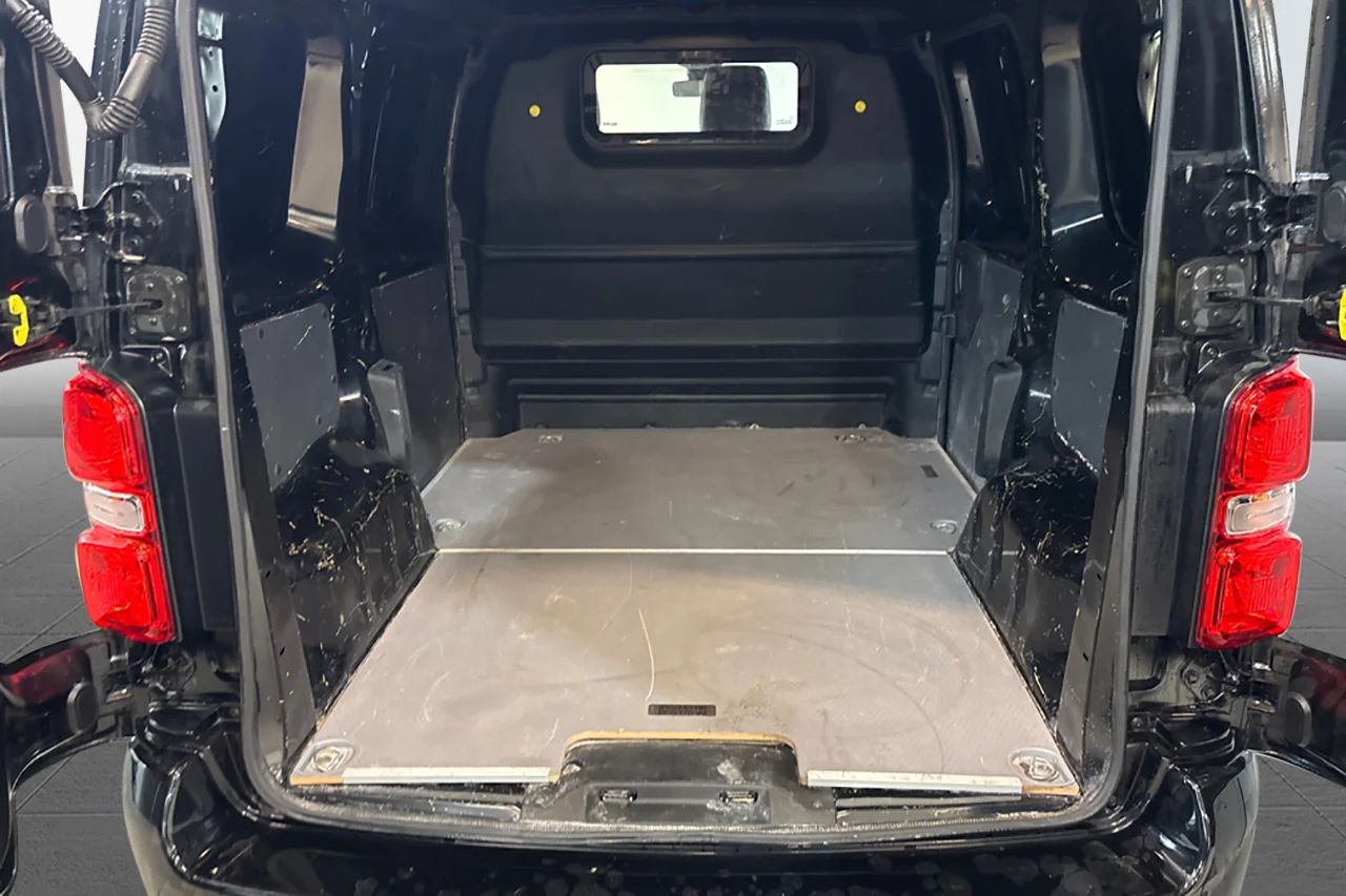 Citroën Jumpy 1.5 BlueHDi Kamera P-Sens Värmare 3-sits Delläder 102hk – bild 8 av 12