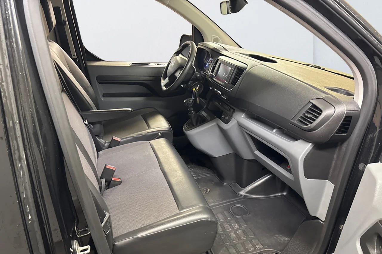 Citroën Jumpy 1.5 BlueHDi Kamera P-Sens Värmare 3-sits Delläder 102hk – bild 10 av 12