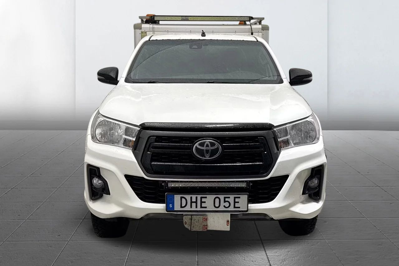 Toyota Hilux Dubbelhytt 2.4 AWD Aut Drag Kamera Värmare LED-ramper MOMS – bild 3 av 11