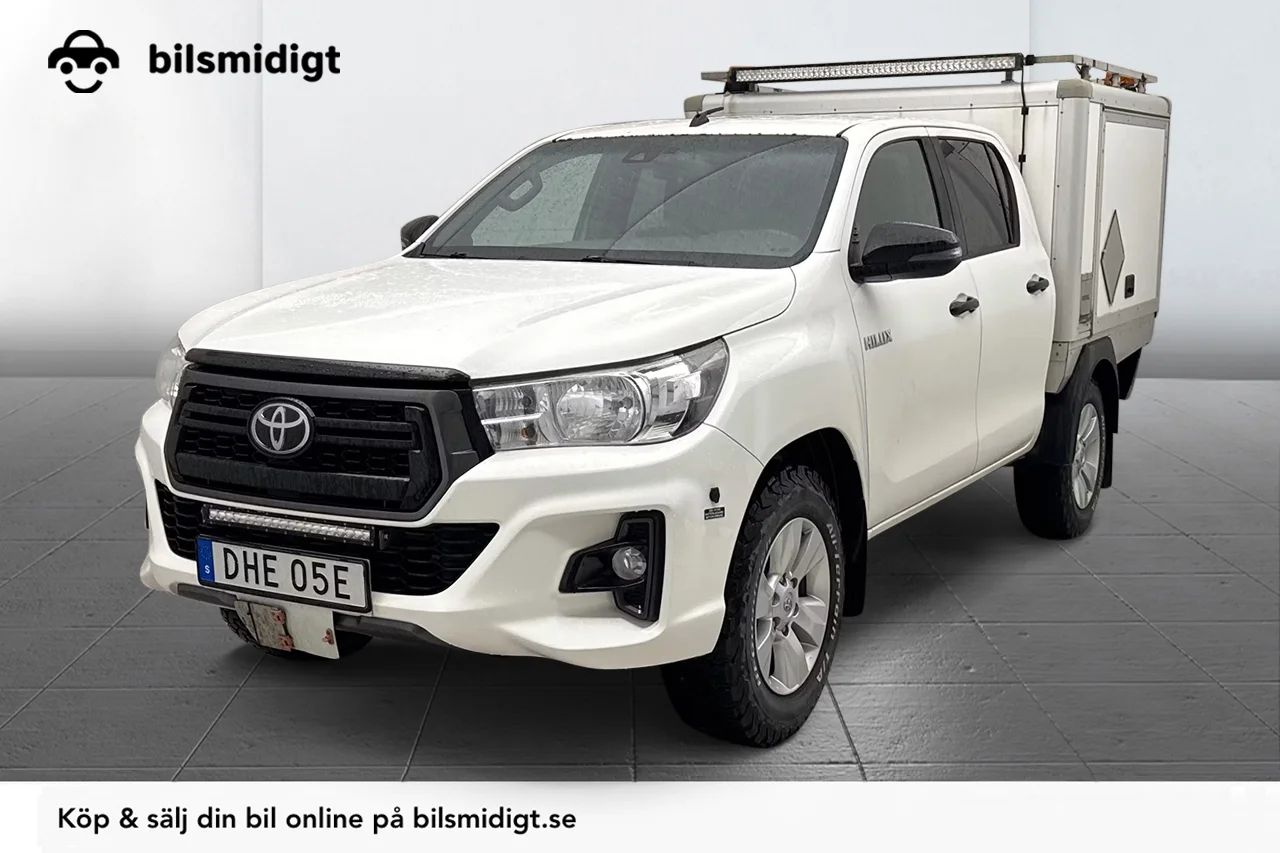 Toyota Hilux Dubbelhytt 2.4 AWD Aut Drag Kamera Värmare LED-ramper MOMS