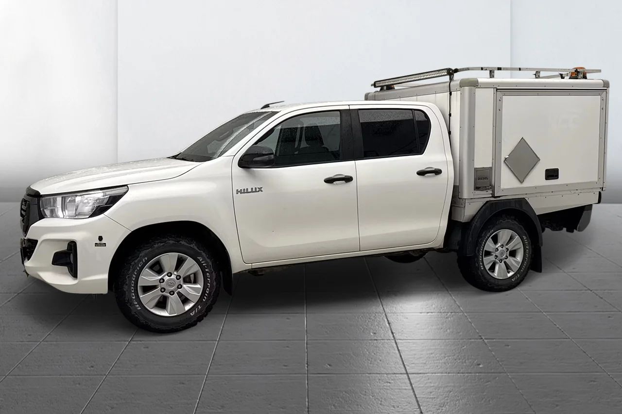 Toyota Hilux Dubbelhytt 2.4 AWD Aut Drag Kamera Värmare LED-ramper MOMS – bild 6 av 11