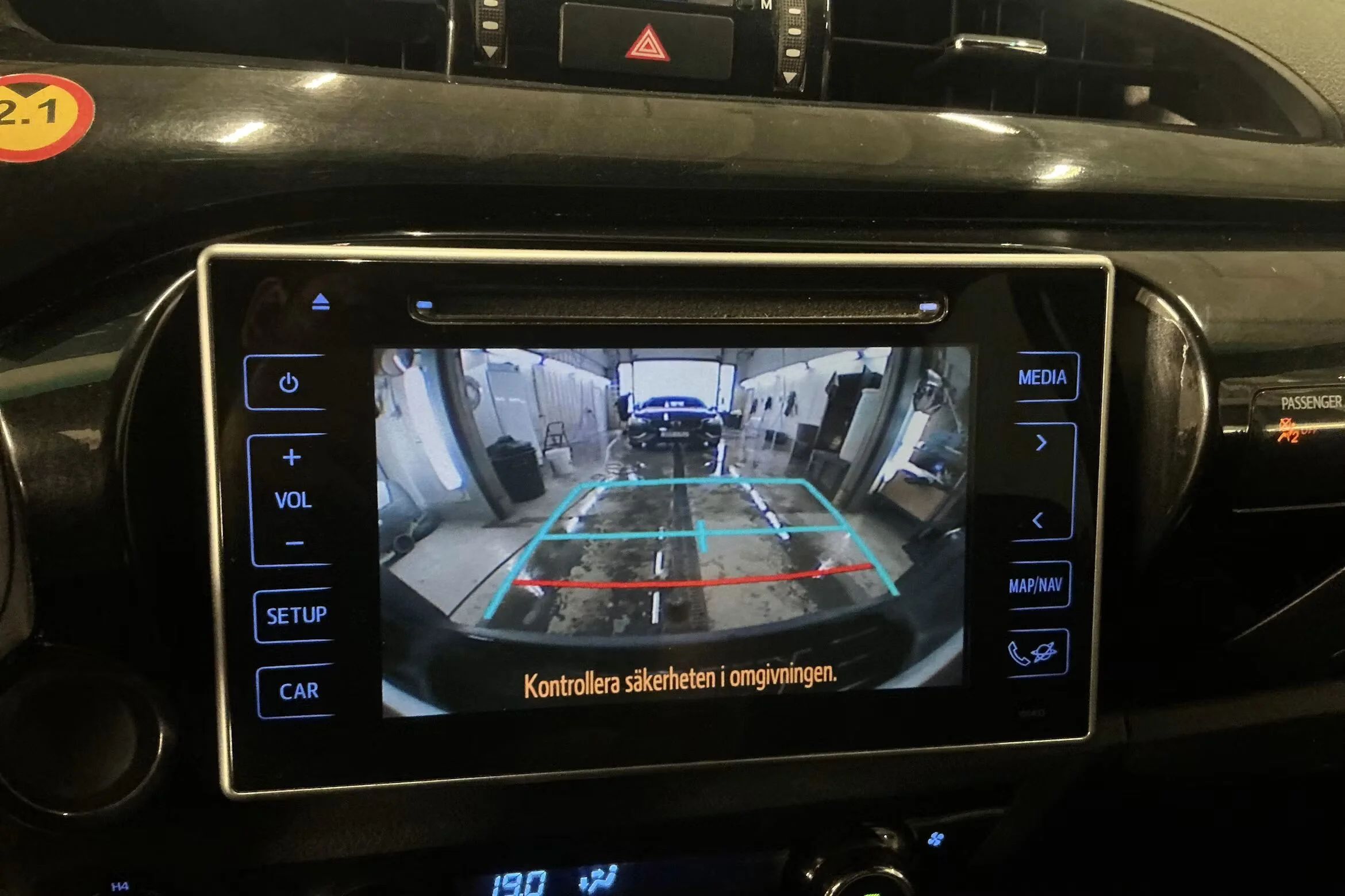 Toyota Hilux Dubbelhytt 2.4 AWD Aut Drag Kamera Värmare LED-ramper MOMS – bild 10 av 11