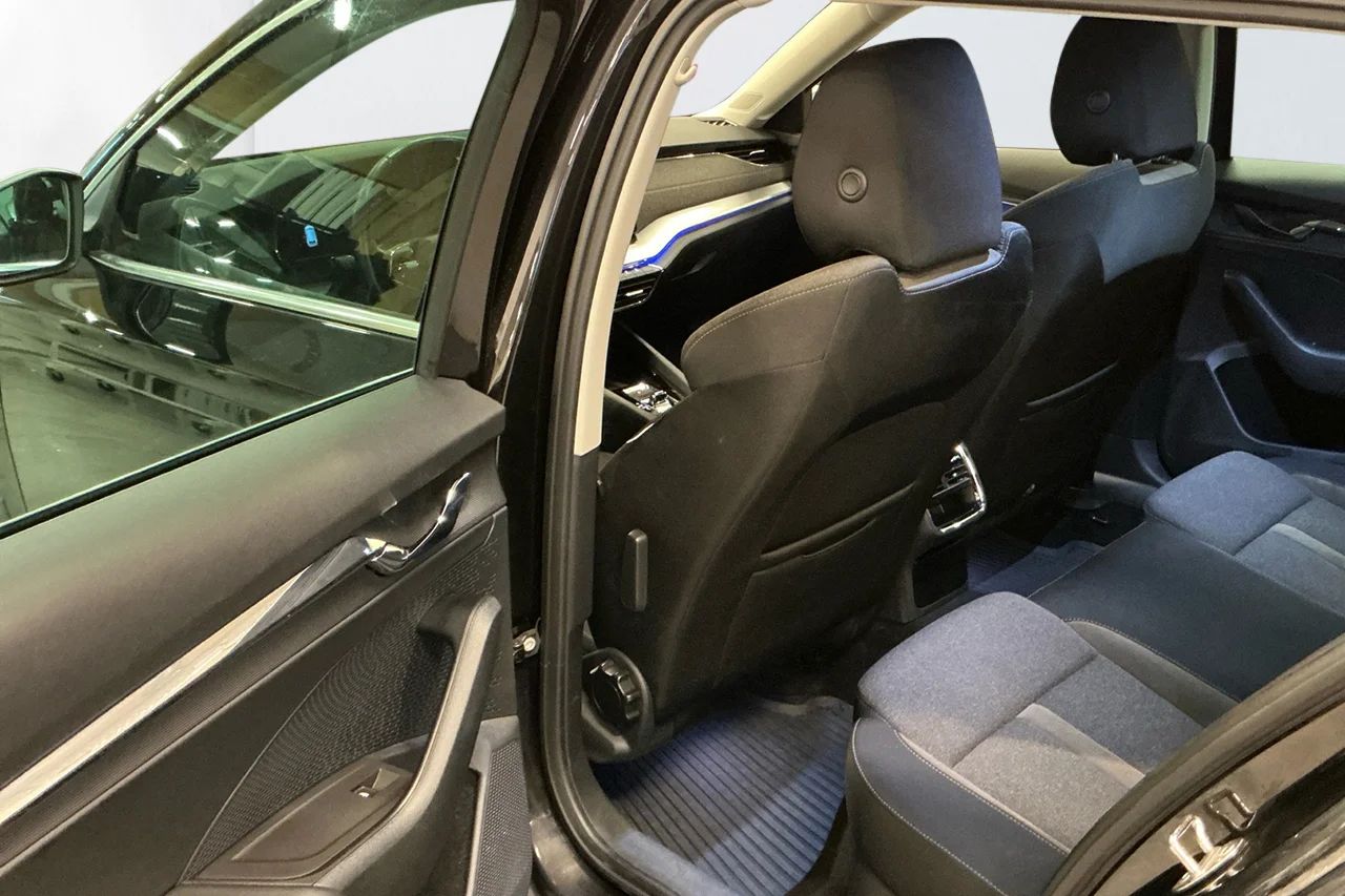 Skoda Octavia Scout 2.0 TDI 4x4 Drag Kamera Cockpit Keyless MOMS 200hk – bild 8 av 11