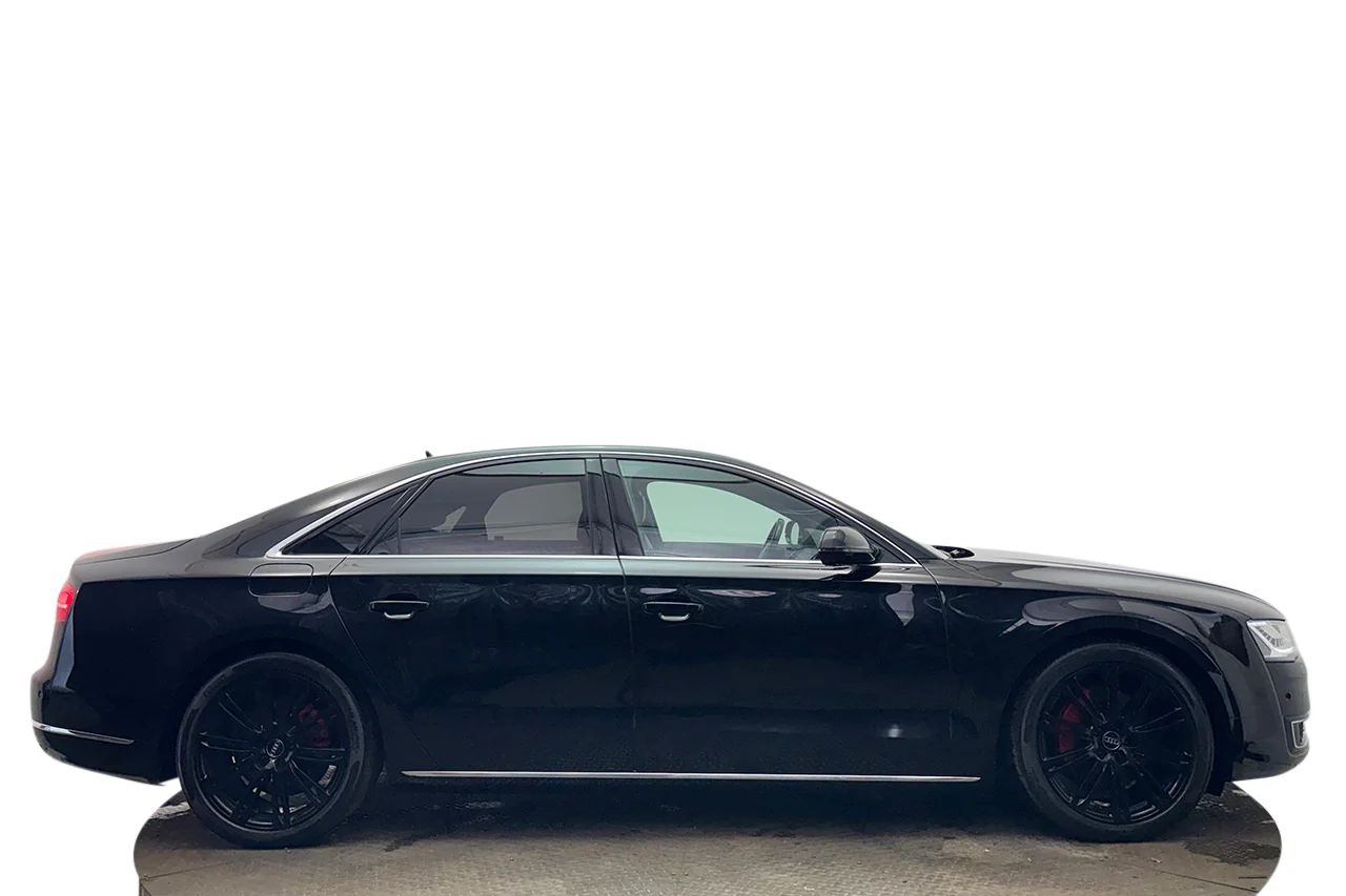 Audi A8 3.0 TDI V6 Quattro Dragkrok Luftfjädring Läder Navigation Backkamera BOSE Värmare Kamkedja 262hk – bild 4 av 40