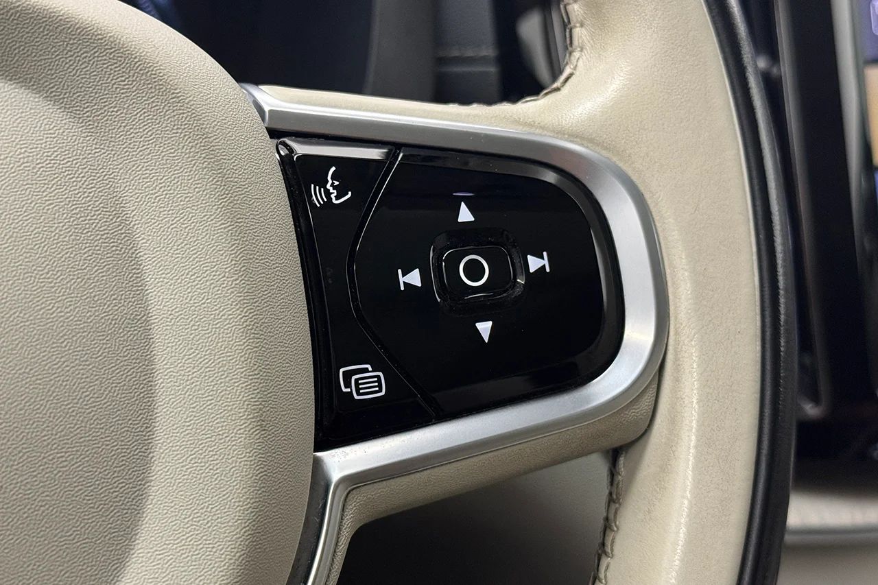 Volvo XC60 Recharge T6 AWD Inscription Drag Läder Pano HUD 360° BLIS Navi H/K – bild 22 av 37