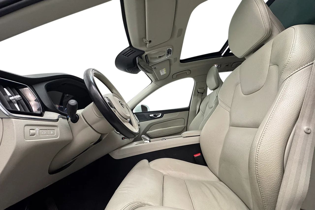 Volvo XC60 Recharge T6 AWD Inscription Drag Läder Pano HUD 360° BLIS Navi H/K – bild 10 av 37