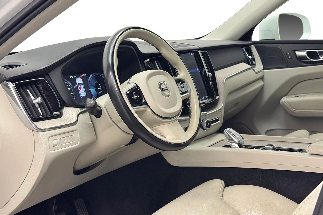 Volvo XC60 Recharge T6 AWD Inscription Drag Läder Pano HUD 360° BLIS Navi H/K – bild 12 av 37