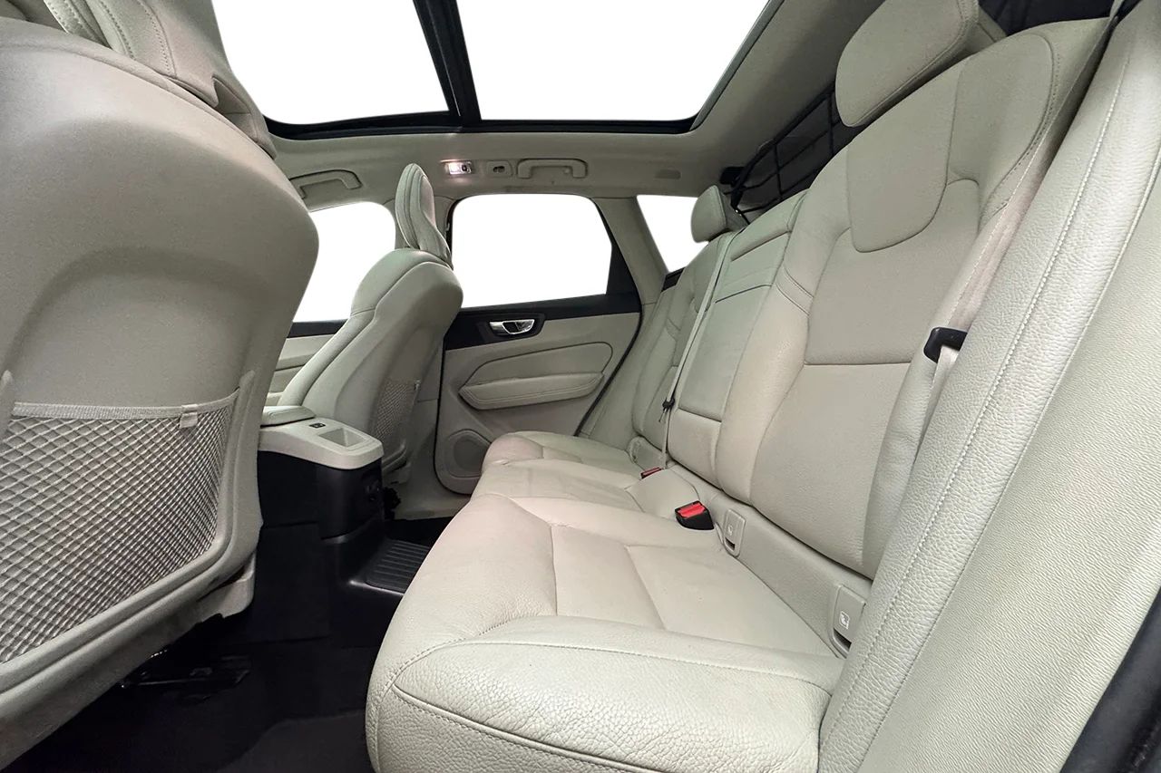 Volvo XC60 Recharge T6 AWD Inscription Drag Läder Pano HUD 360° BLIS Navi H/K – bild 15 av 37