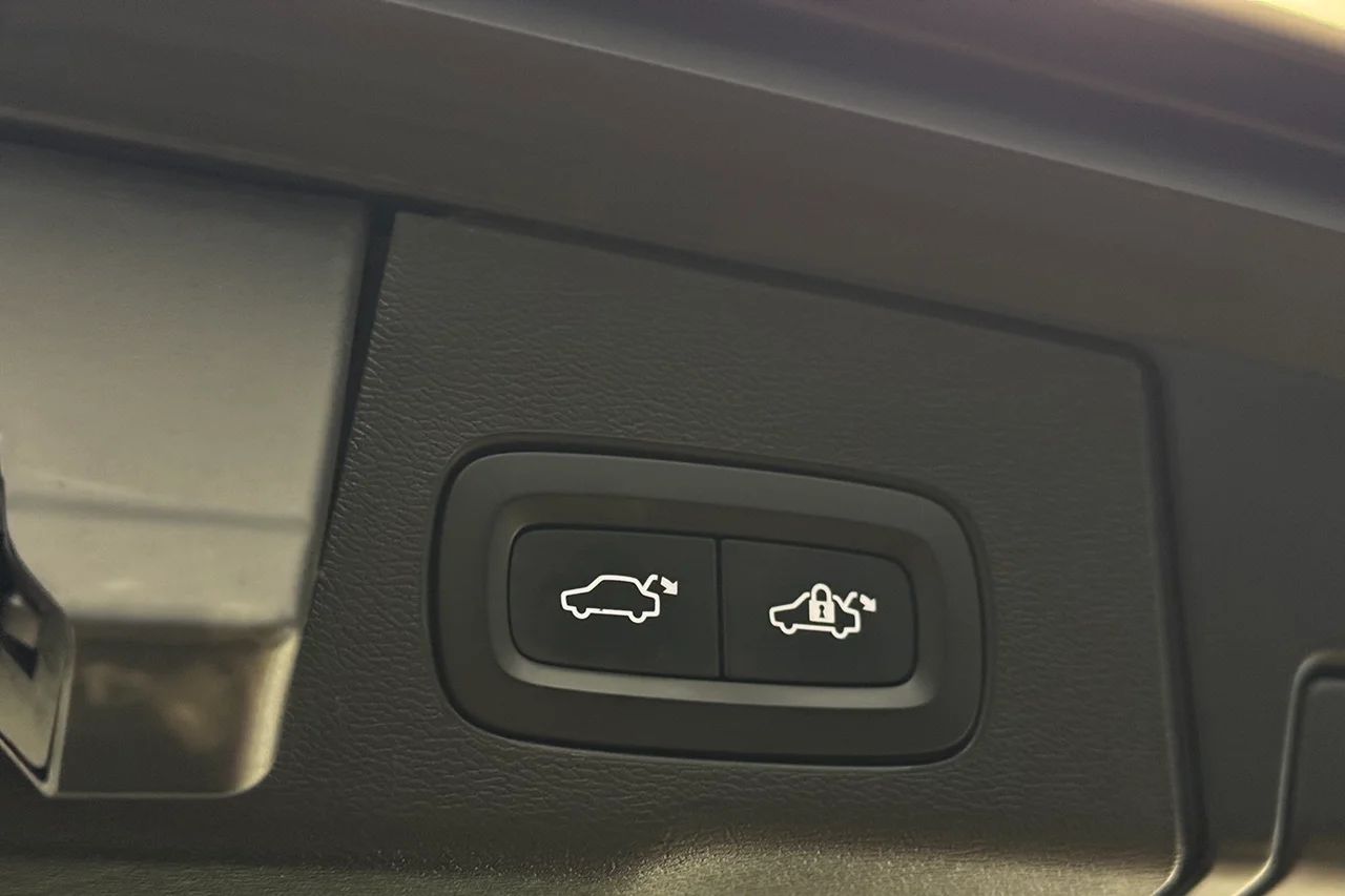 Volvo XC60 Recharge T6 AWD Inscription Drag Läder Pano HUD 360° BLIS Navi H/K – bild 37 av 37