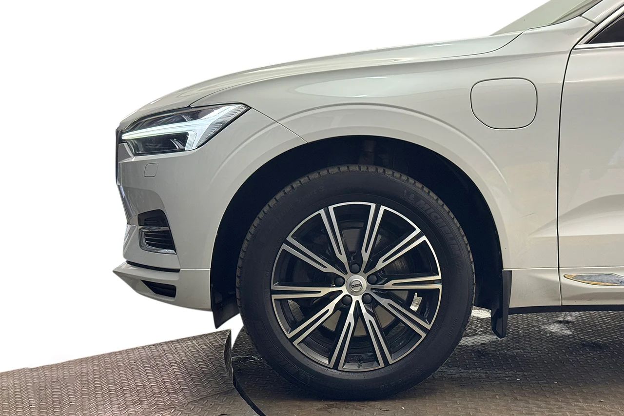 Volvo XC60 Recharge T6 AWD Inscription Drag Läder Pano HUD 360° BLIS Navi H/K – bild 9 av 37