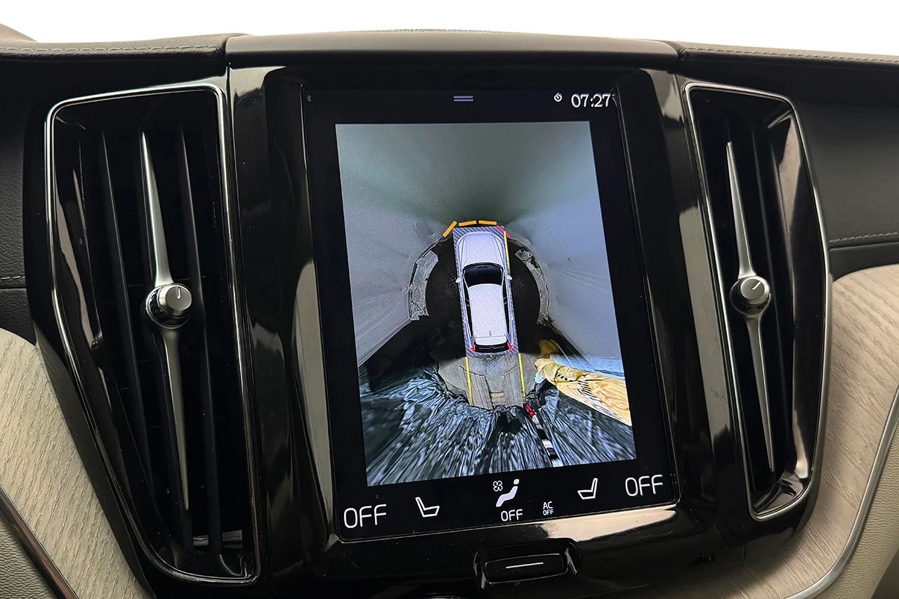 Volvo XC60 Recharge T6 AWD Inscription Drag Läder Pano HUD 360° BLIS Navi H/K – bild 26 av 37