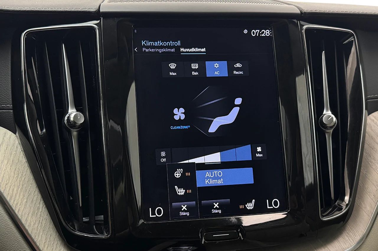 Volvo XC60 Recharge T6 AWD Inscription Drag Läder Pano HUD 360° BLIS Navi H/K – bild 28 av 37