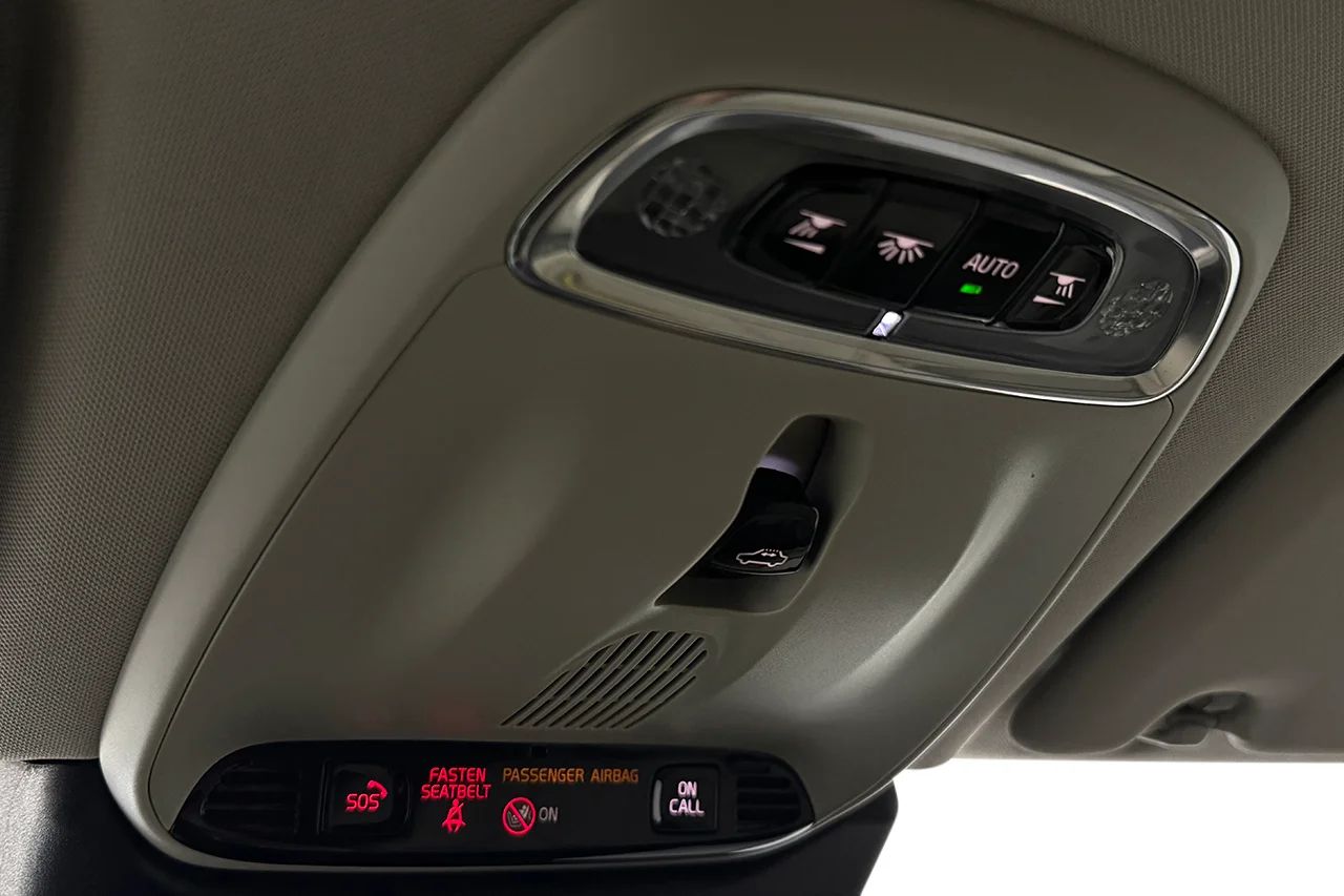 Volvo XC60 Recharge T6 AWD Inscription Drag Läder Pano HUD 360° BLIS Navi H/K – bild 33 av 37