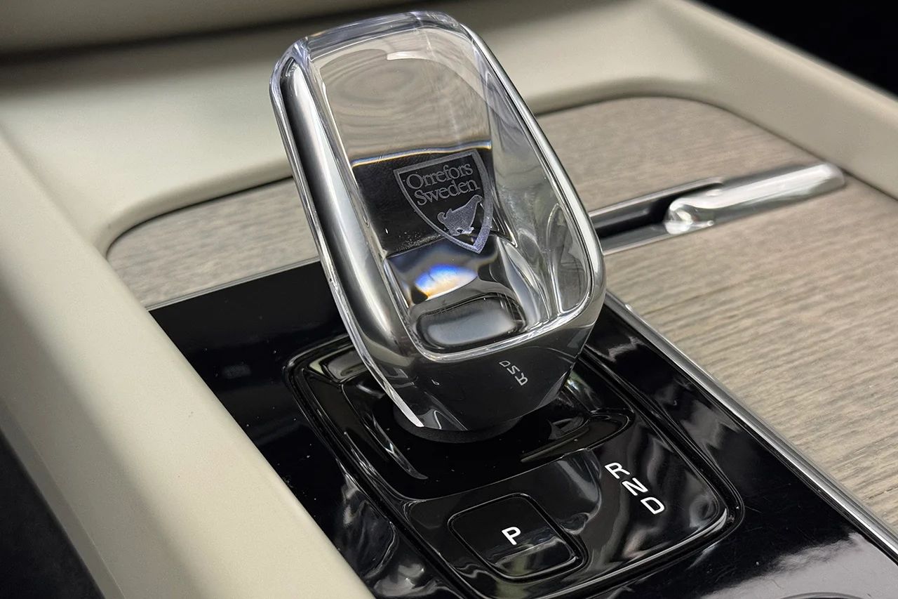 Volvo XC60 Recharge T6 AWD Inscription Drag Läder Pano HUD 360° BLIS Navi H/K – bild 34 av 37