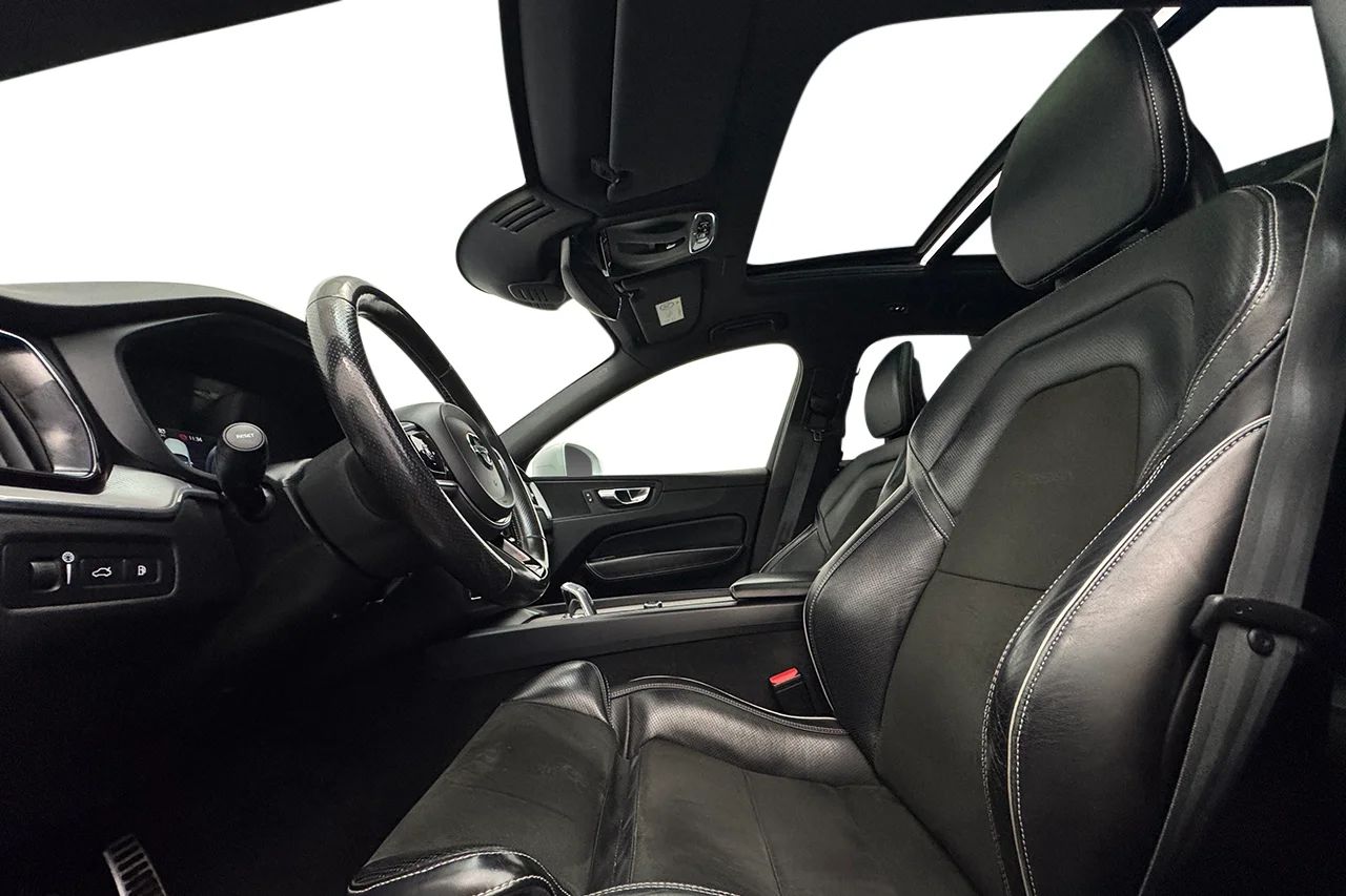 Volvo XC60 T8 TwEn AWD R Design Drag Pano Navi BLIS Värmare 408hk – bild 10 av 30