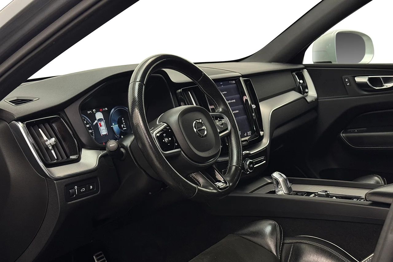 Volvo XC60 T8 TwEn AWD R Design Drag Pano Navi BLIS Värmare 408hk – bild 11 av 30
