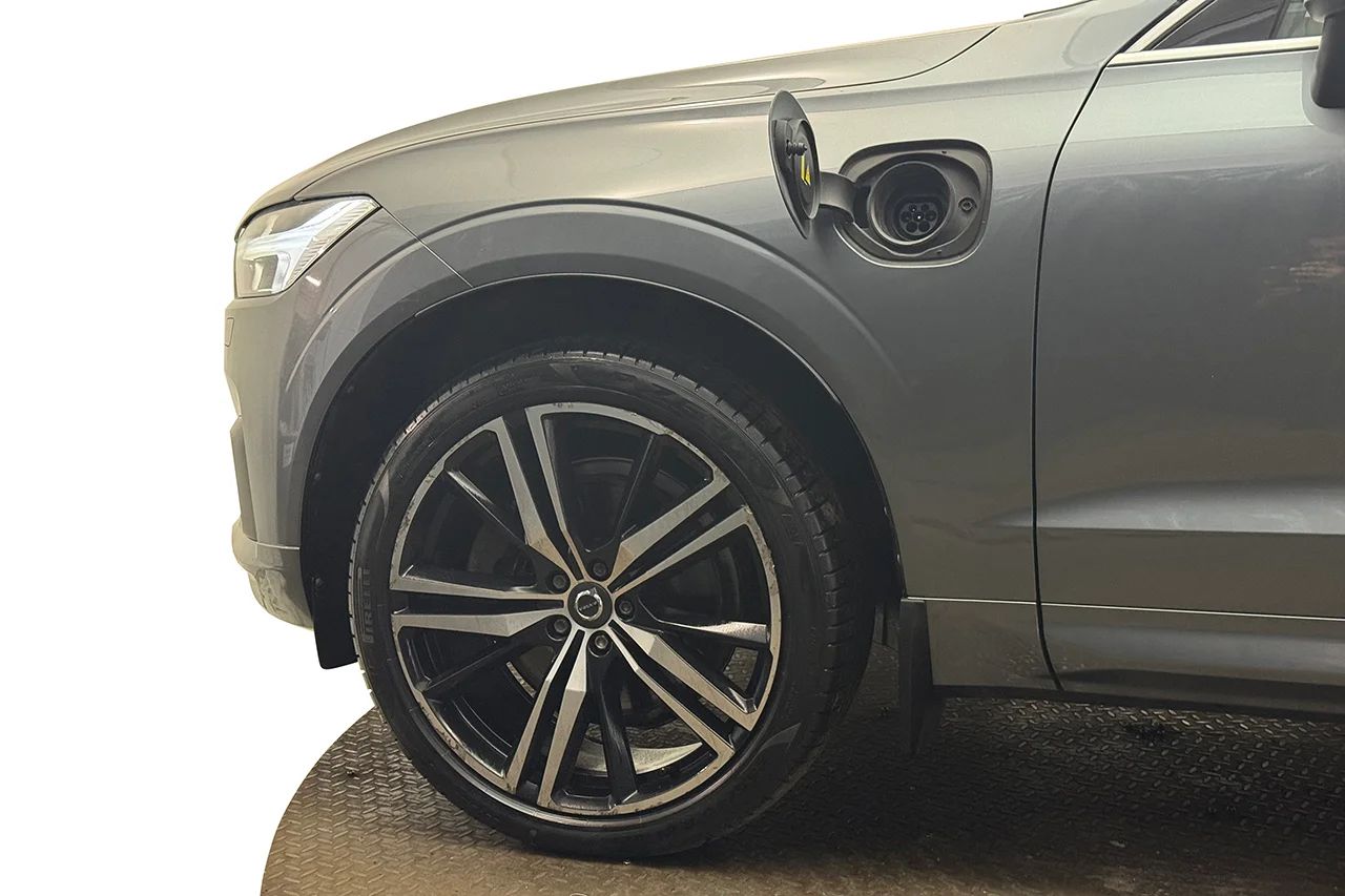 Volvo XC60 T8 TwEn AWD R Design Drag Pano Navi BLIS Värmare 408hk – bild 9 av 30