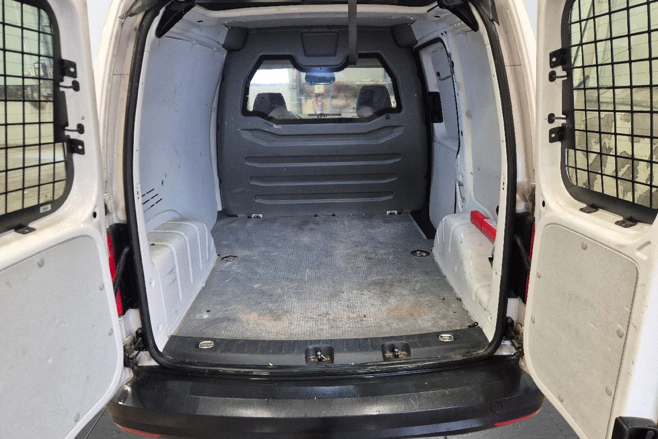 Volkswagen Caddy 2.0 TDI Aut Drag Navi Kamera Värmare MOMS 102hk – bild 7 av 9
