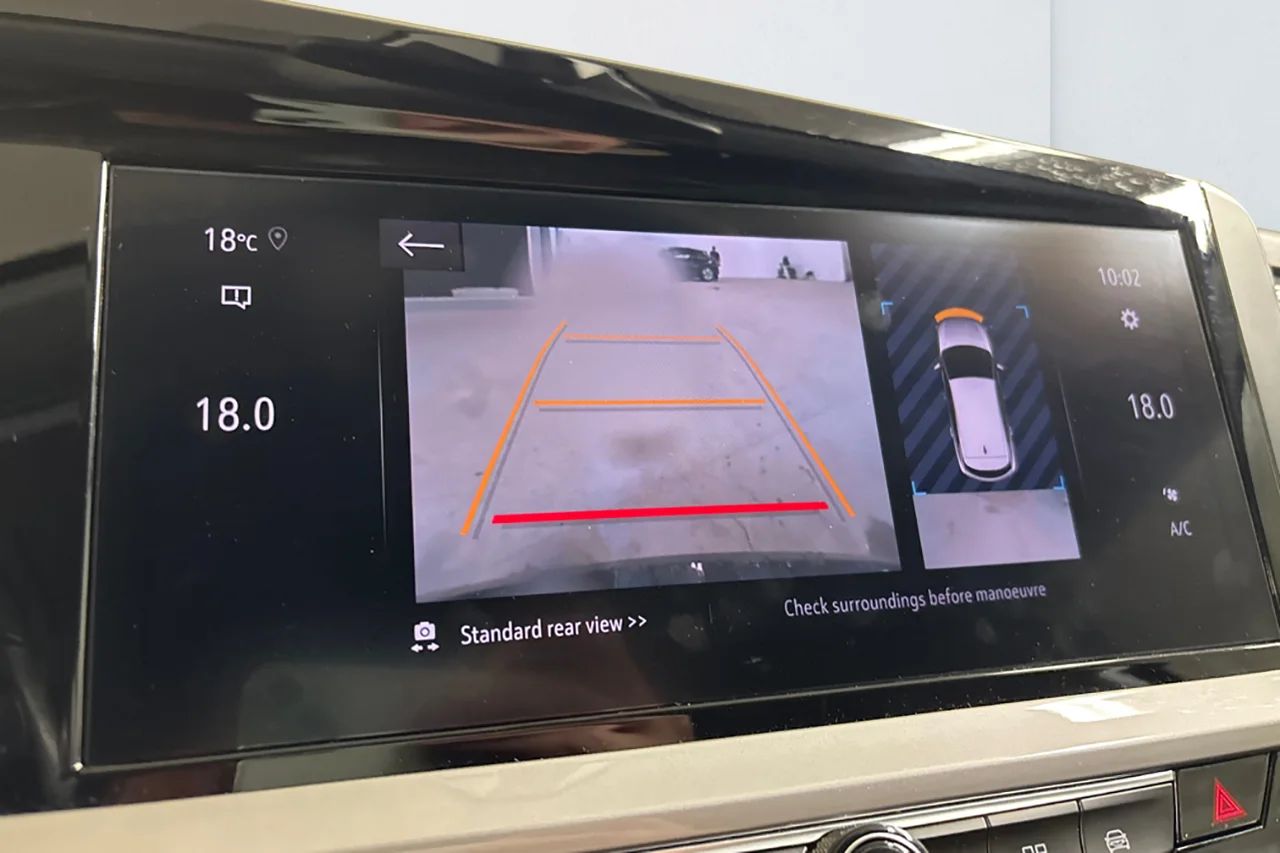 Opel Grandland 1.2 Turbo GS Line Navi Kamera Cockpit Delläder Rattvärme MOMS – bild 10 av 10