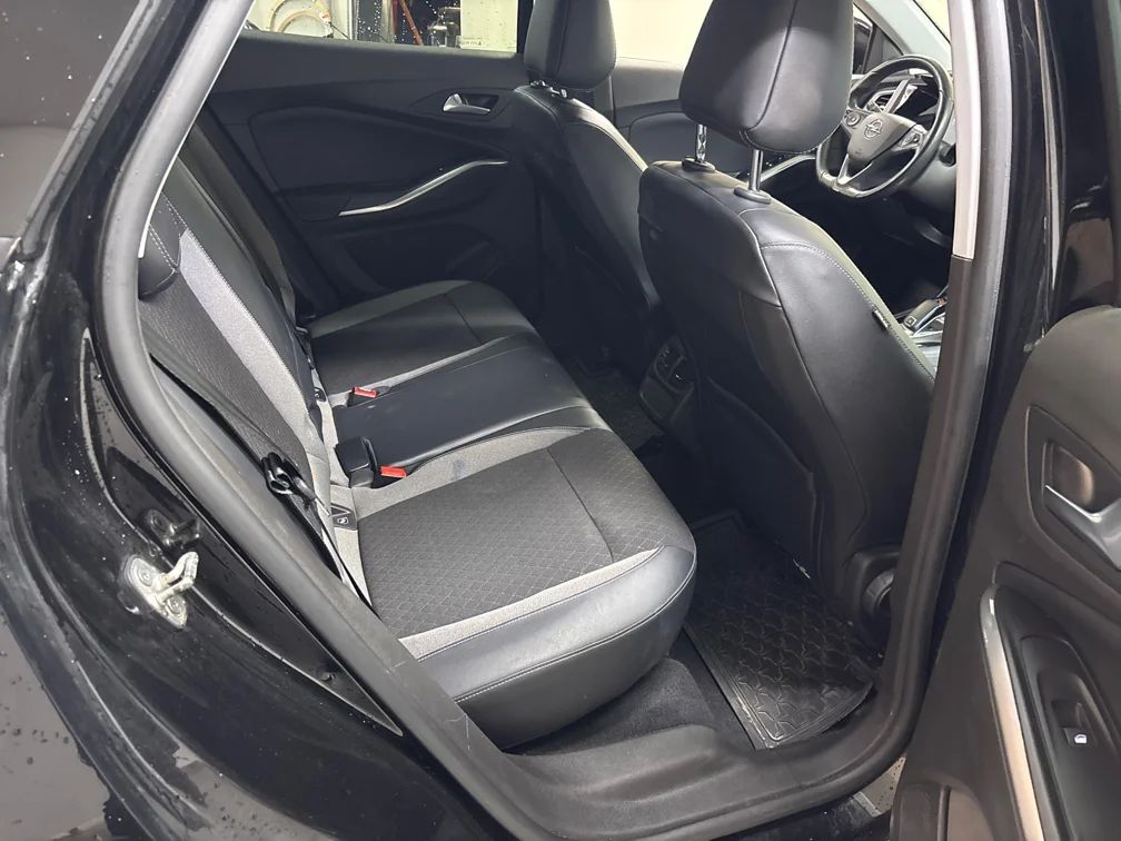 Opel Grandland 1.2 Turbo GS Line Navi Kamera Cockpit Delläder Rattvärme MOMS – bild 8 av 10