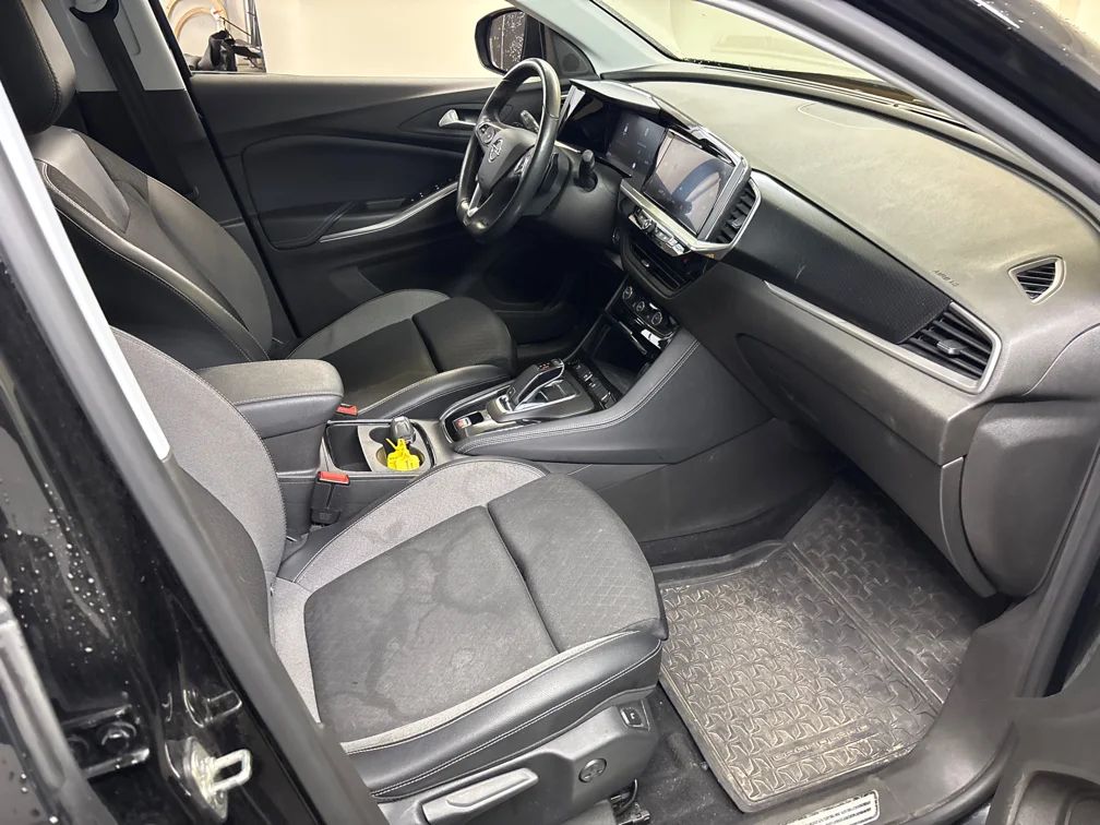 Opel Grandland 1.2 Turbo GS Line Navi Kamera Cockpit Delläder Rattvärme MOMS – bild 7 av 10