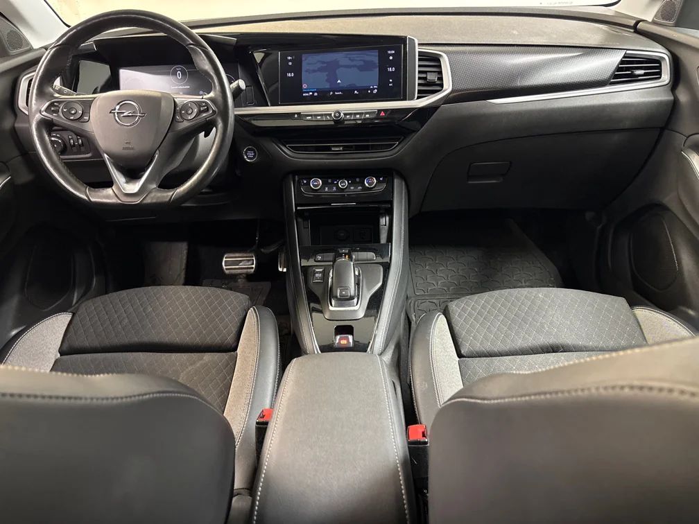 Opel Grandland 1.2 Turbo GS Line Navi Kamera Cockpit Delläder Rattvärme MOMS – bild 9 av 10