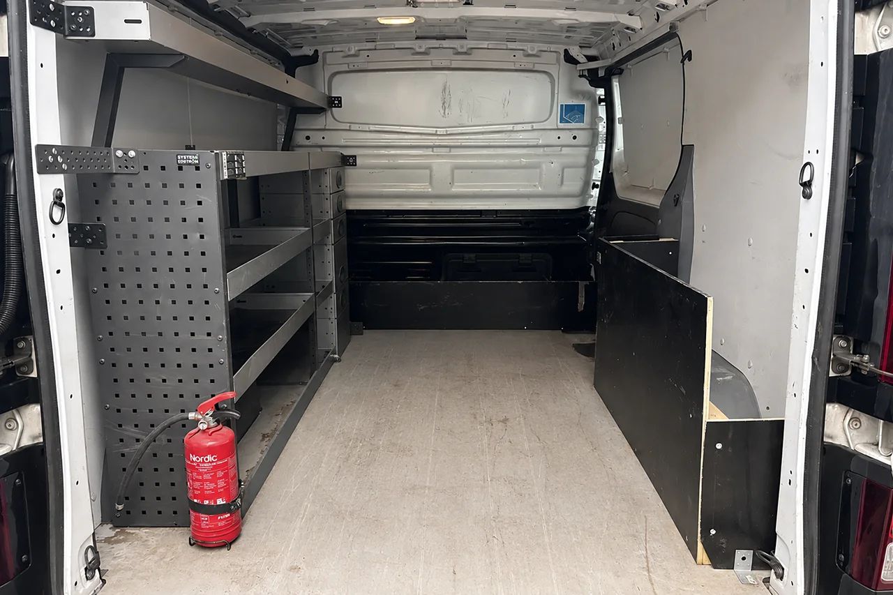 Renault Trafic 2.8t 2.0 L1 Drag Inredd Kamera Värmare 3-sits MOMS – bild 8 av 10