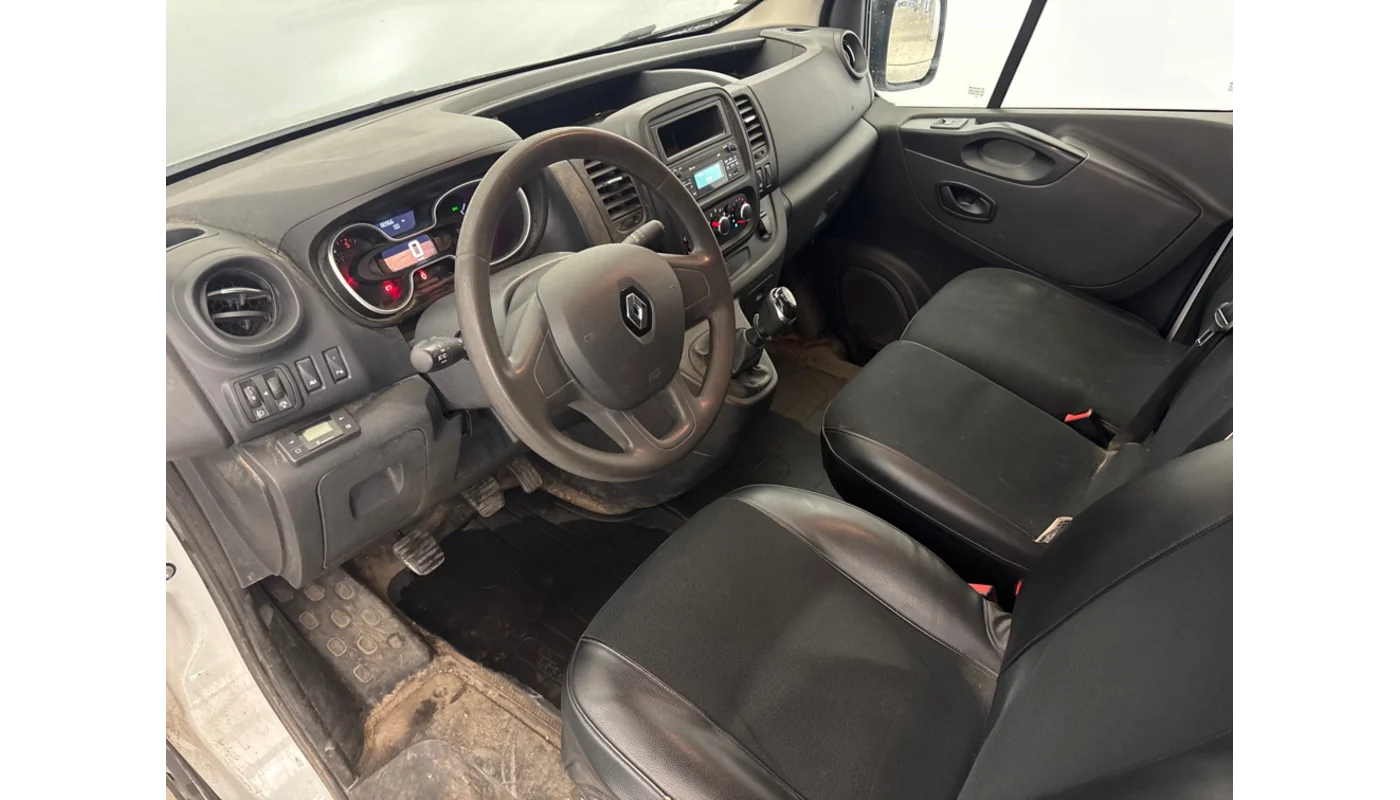 Renault Trafic 2.8t 2.0 L1 Drag Inredd Kamera Värmare 3-sits MOMS – bild 9 av 10