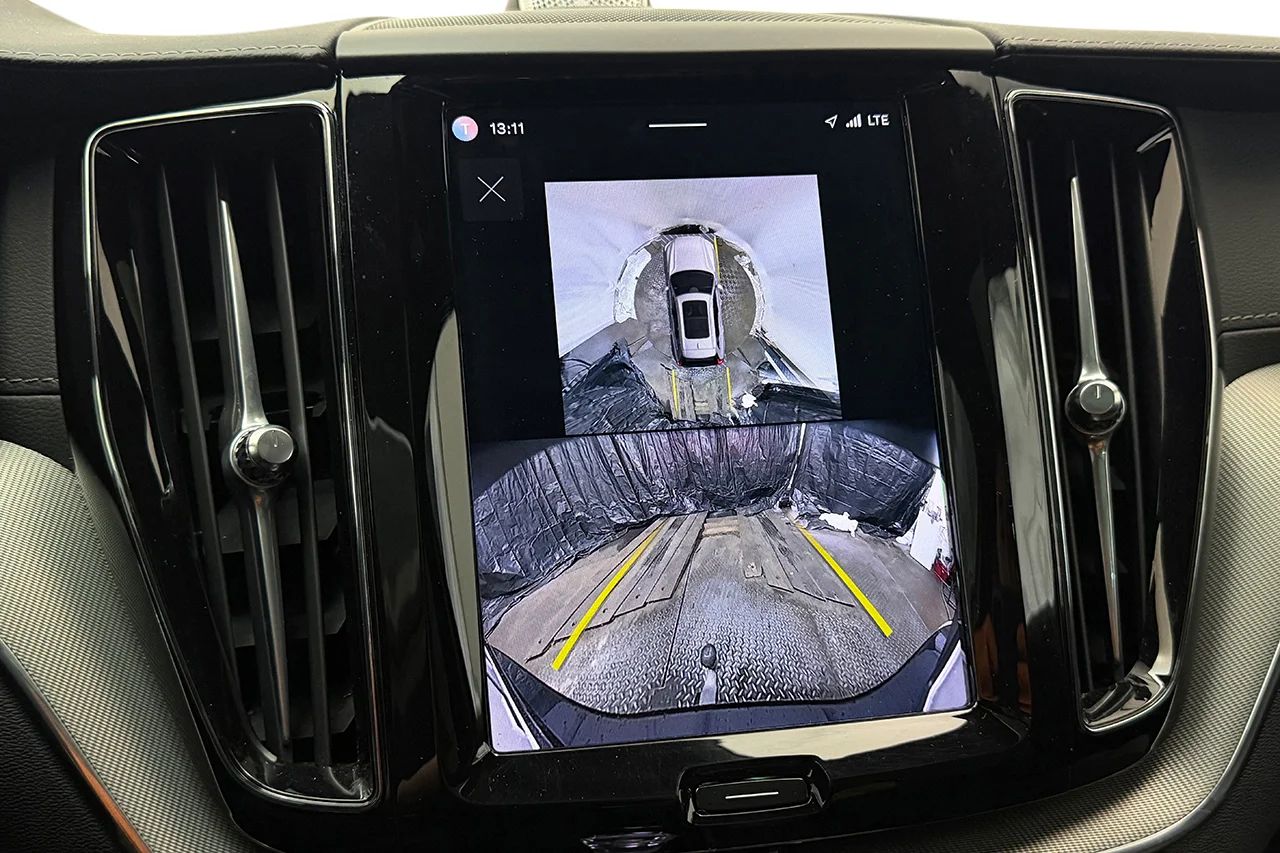 Volvo XC60 T8 Plug-In AWD Ultra Black Drag Pano 360° BLIS B&W HUD 456hk – bild 28 av 37