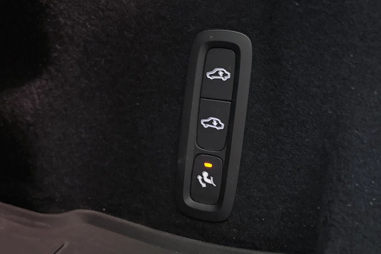 Volvo XC60 T8 Plug-In AWD Ultra Black Drag Pano 360° BLIS B&W HUD 456hk – bild 37 av 37