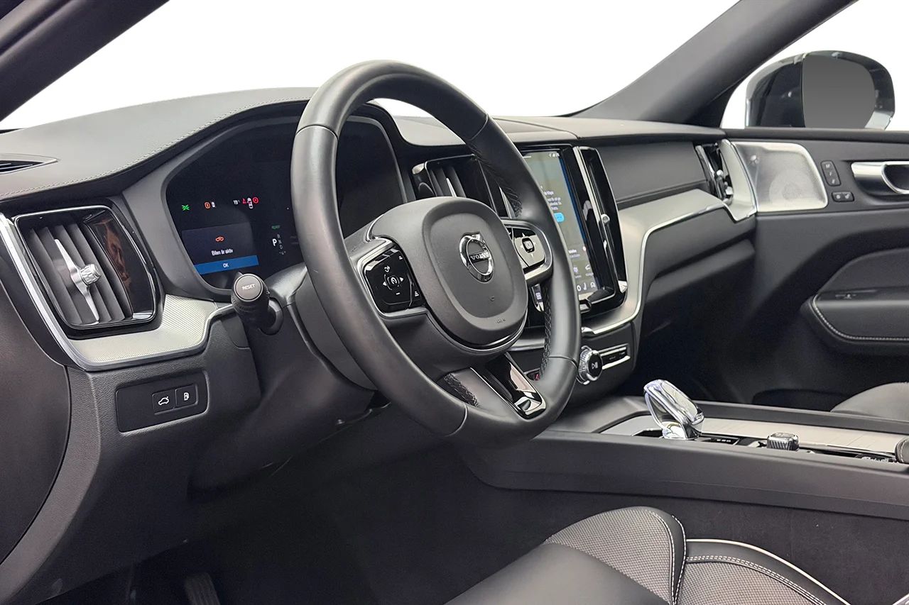 Volvo XC60 T8 Plug-In AWD Ultra Black Drag Pano 360° BLIS B&W HUD 456hk – bild 13 av 37