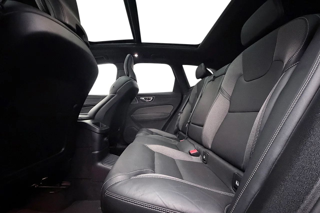 Volvo XC60 T8 Plug-In AWD Ultra Black Drag Pano 360° BLIS B&W HUD 456hk – bild 15 av 37