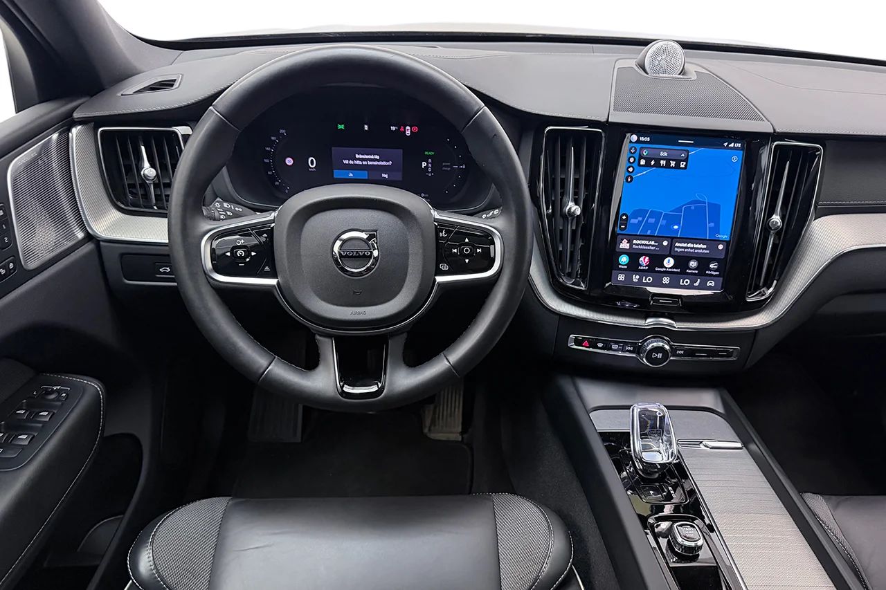 Volvo XC60 T8 Plug-In AWD Ultra Black Drag Pano 360° BLIS B&W HUD 456hk – bild 22 av 37