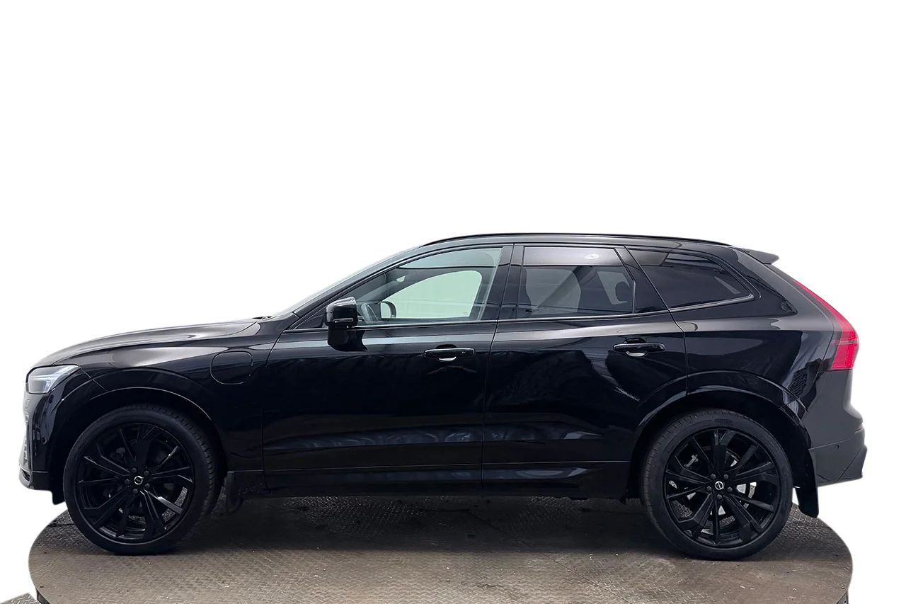 Volvo XC60 T8 Plug-In AWD Ultra Black Drag Pano 360° BLIS B&W HUD 456hk – bild 9 av 37