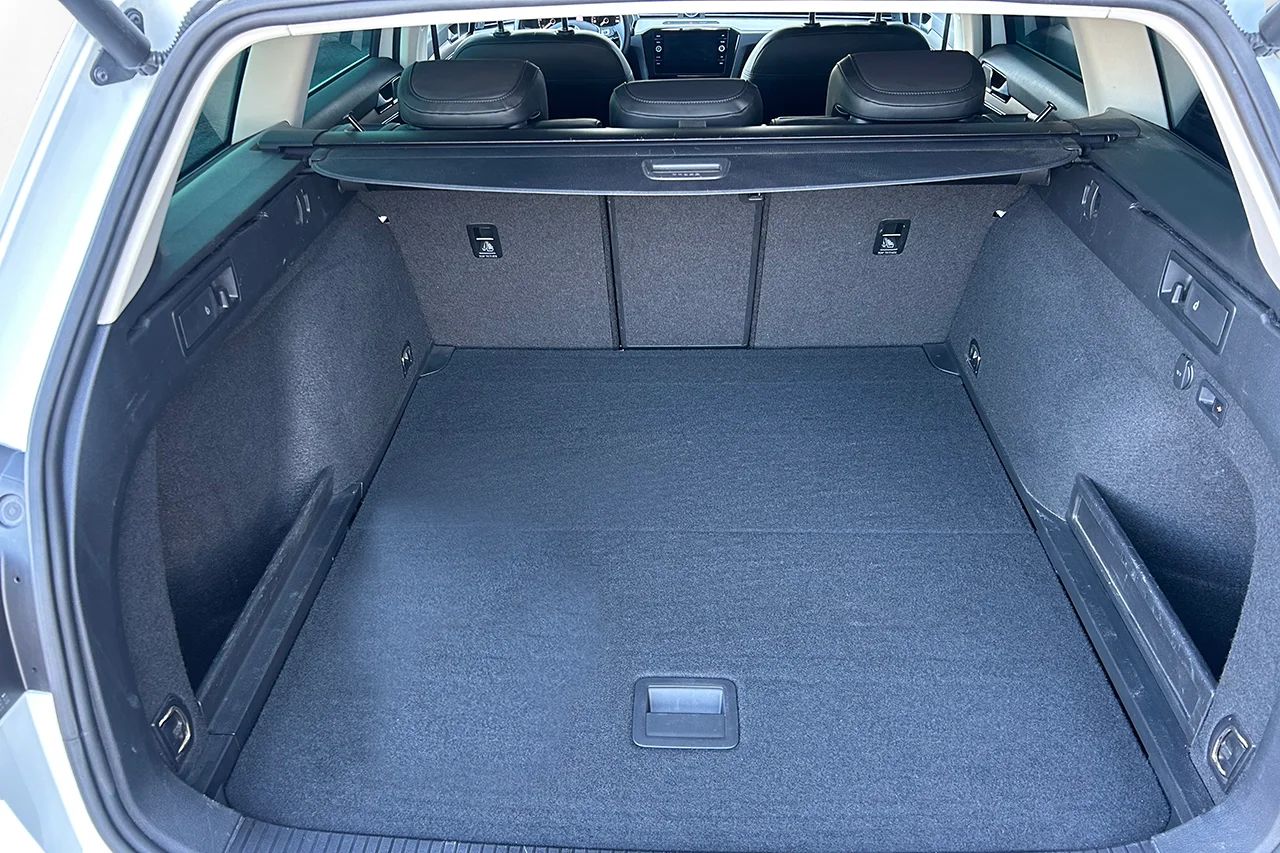 Volkswagen Passat Alltrack 2.0 TDI 4M Executive Drag Cockpit Kamera Värmare Läder MOMS – bild 23 av 26