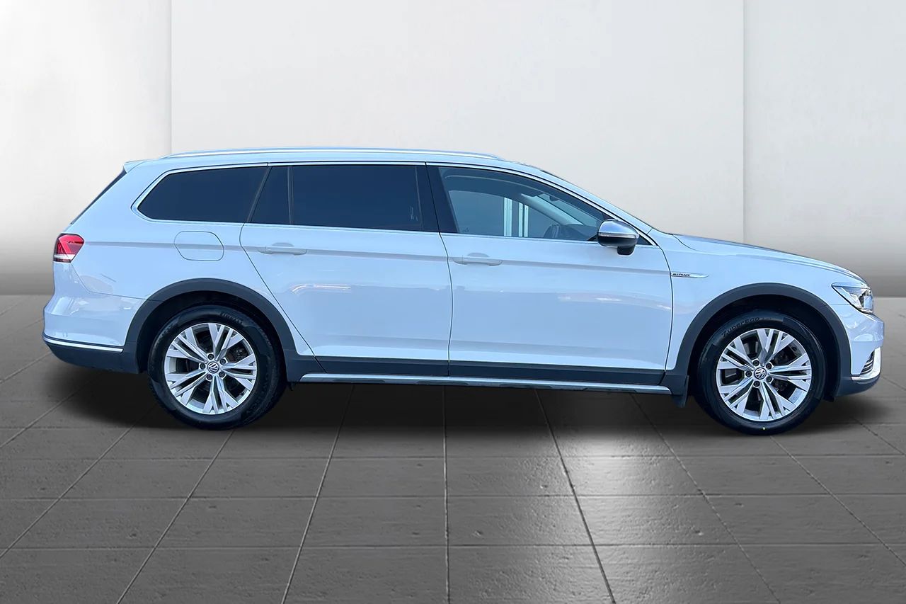 Volkswagen Passat Alltrack 2.0 TDI 4M Executive Drag Cockpit Kamera Värmare Läder MOMS – bild 4 av 26