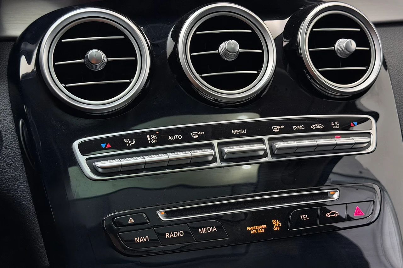 Mercedes-Benz GLC 220 d 4M AMG Line Drag Pano Läder Navi 170hk – bild 27 av 36