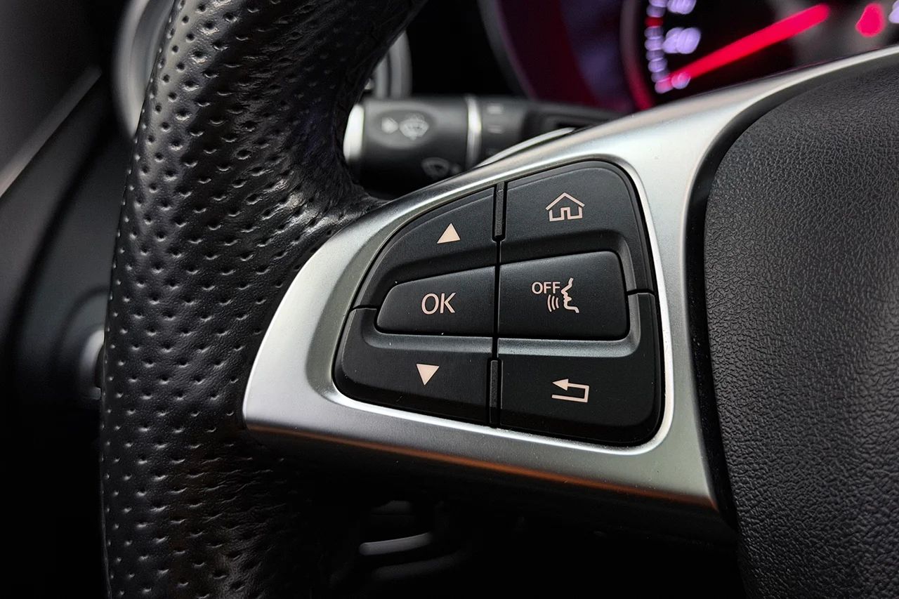 Mercedes-Benz GLC 220 d 4M AMG Line Drag Pano Läder Navi 170hk – bild 18 av 36