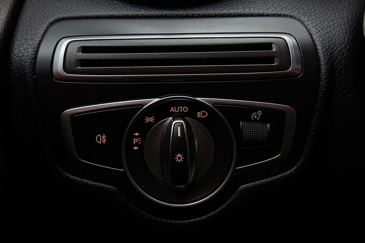 Mercedes-Benz GLC 220 d 4M AMG Line Drag Pano Läder Navi 170hk – bild 31 av 36
