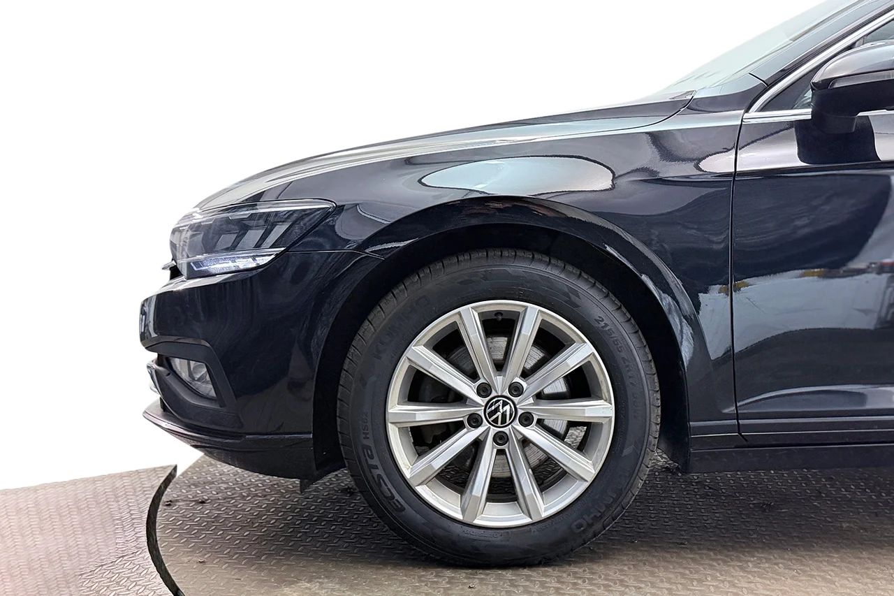 Volkswagen Passat SC 1.5 TSI Executive Business Drag Kamera Värmare MOMS 150hk – bild 9 av 36