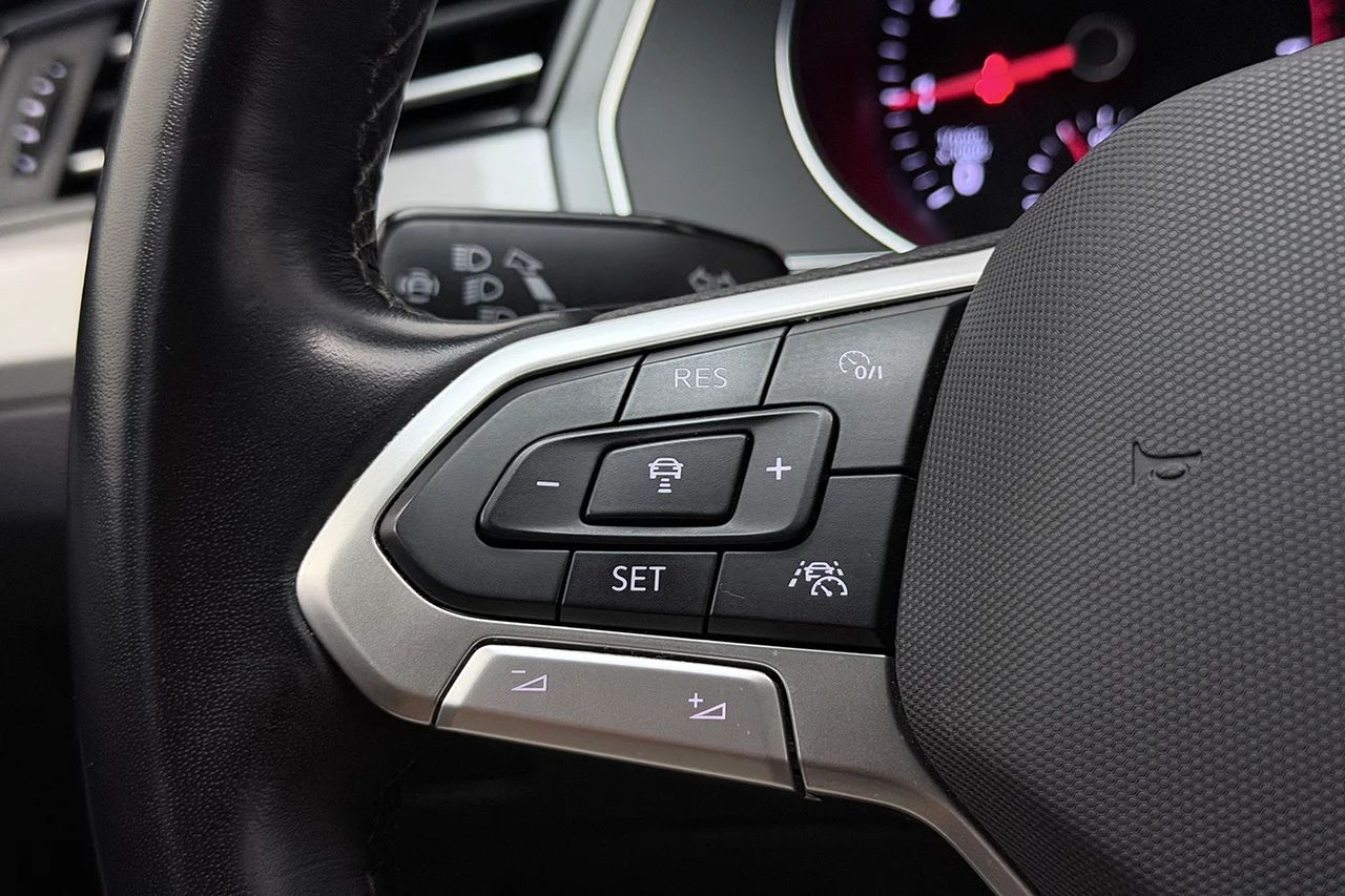 Volkswagen Passat SC 1.5 TSI Aut Drag Kamera Värmare Stolminne Keyless MOMS – bild 17 av 37