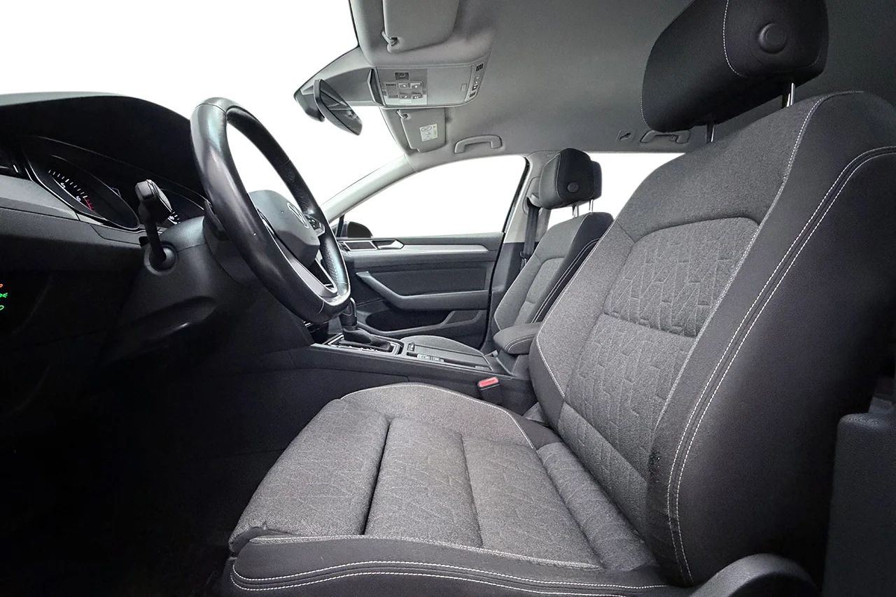 Volkswagen Passat SC 1.5 TSI Aut Drag Kamera Värmare Stolminne Keyless MOMS – bild 10 av 37