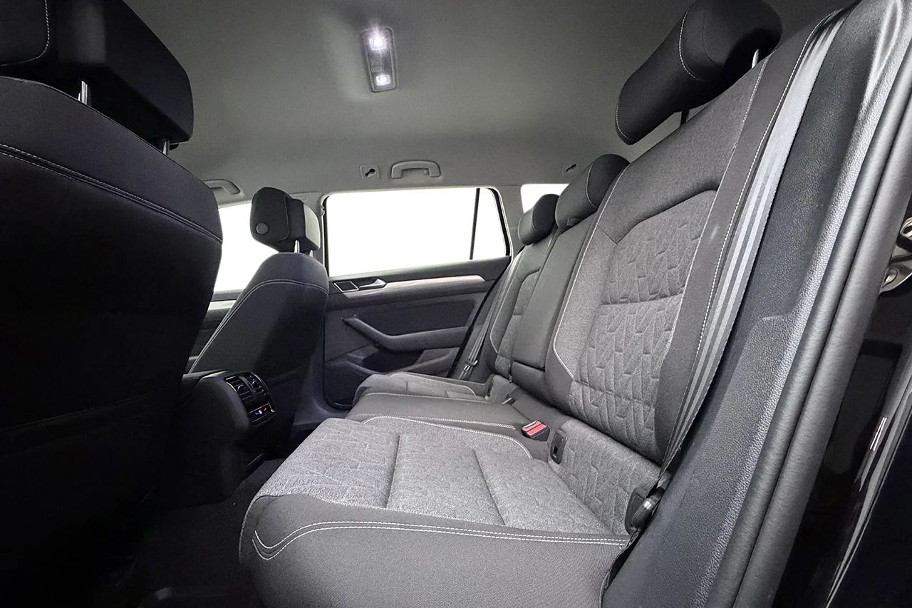 Volkswagen Passat SC 1.5 TSI Aut Drag Kamera Värmare Stolminne Keyless MOMS – bild 13 av 37