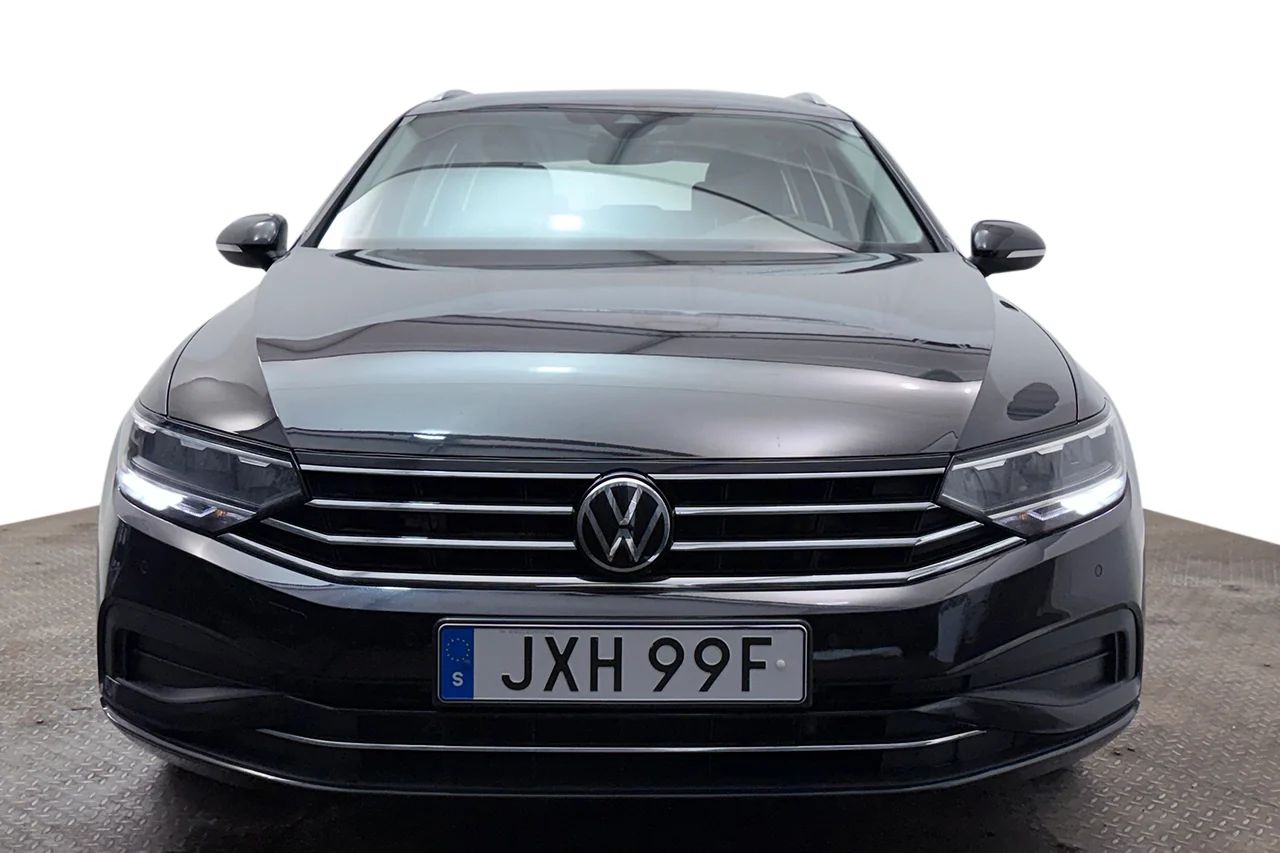 Volkswagen Passat SC 1.5 TSI Aut Drag Kamera Värmare Stolminne Keyless MOMS – bild 2 av 37