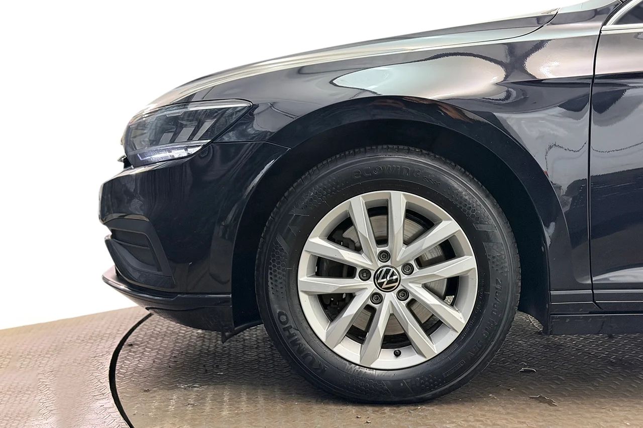 Volkswagen Passat SC 1.5 TSI Aut Drag Kamera Värmare Stolminne Keyless MOMS – bild 9 av 37