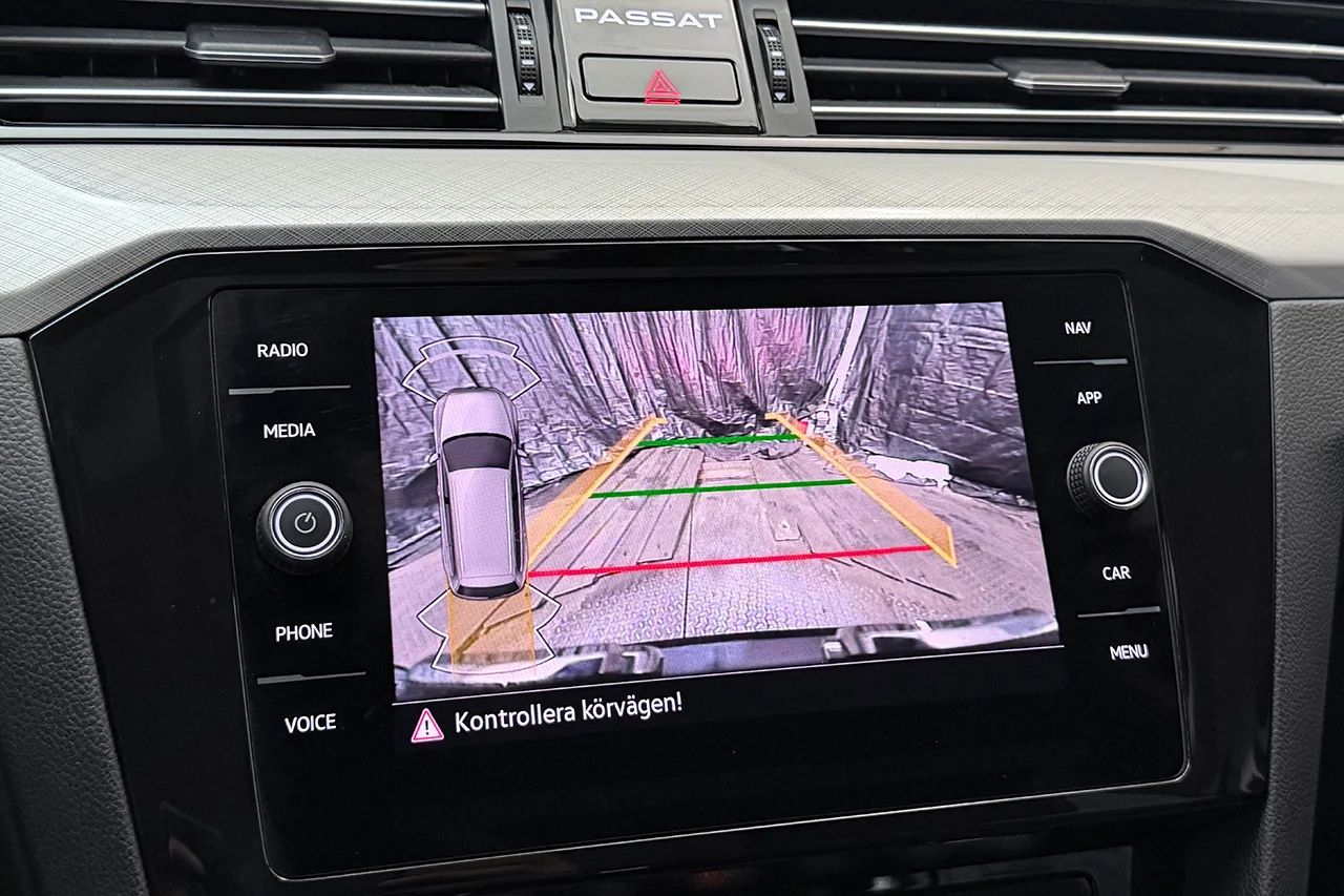 Volkswagen Passat SC 1.5 TSI Aut Drag Kamera Värmare Stolminne Keyless MOMS – bild 20 av 37