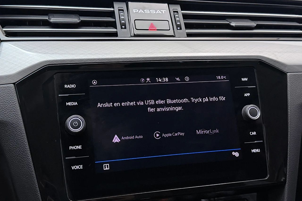 Volkswagen Passat SC 1.5 TSI Aut Drag Kamera Värmare Stolminne Keyless MOMS – bild 21 av 37