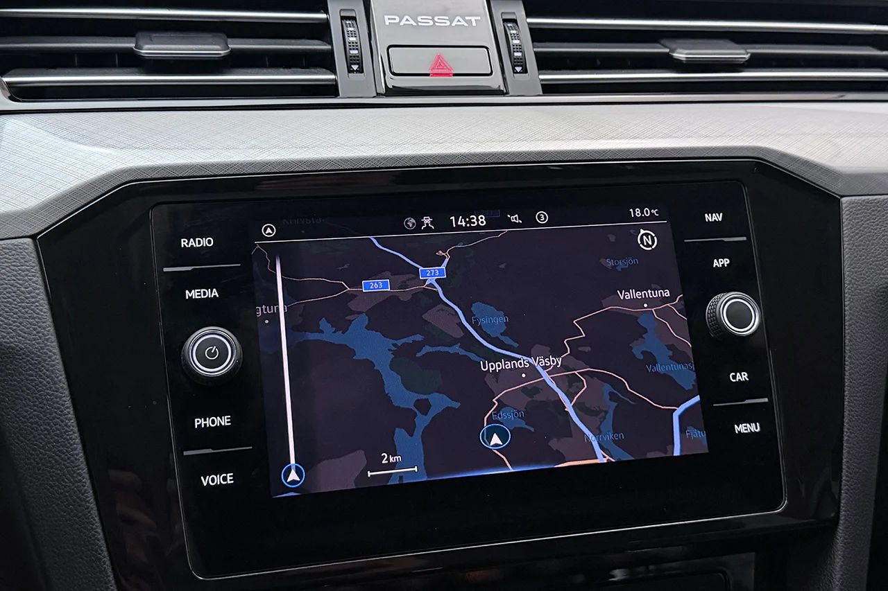 Volkswagen Passat SC 1.5 TSI Aut Drag Kamera Värmare Stolminne Keyless MOMS – bild 19 av 37