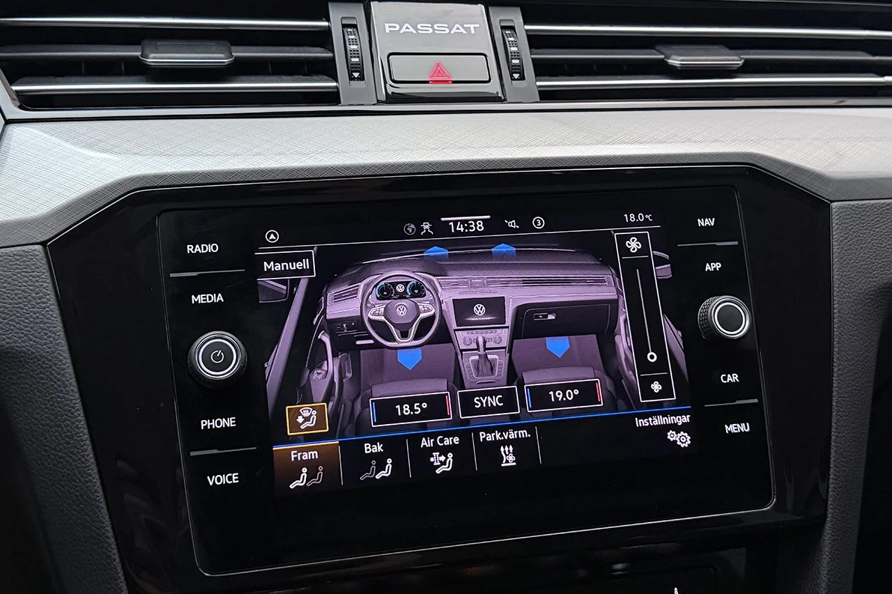 Volkswagen Passat SC 1.5 TSI Aut Drag Kamera Värmare Stolminne Keyless MOMS – bild 24 av 37