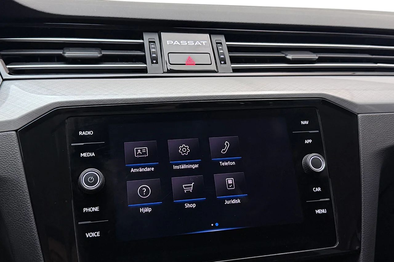 Volkswagen Passat SC 1.5 TSI Aut Drag Kamera Värmare Stolminne Keyless MOMS – bild 27 av 37